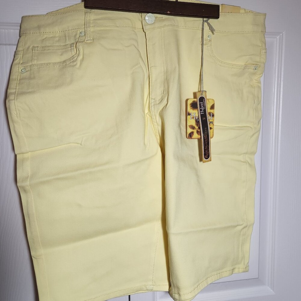 Hybrid & Co. Women's Plus Size 2X Yellow Shaping Hyper Stretch Bermuda Shorts